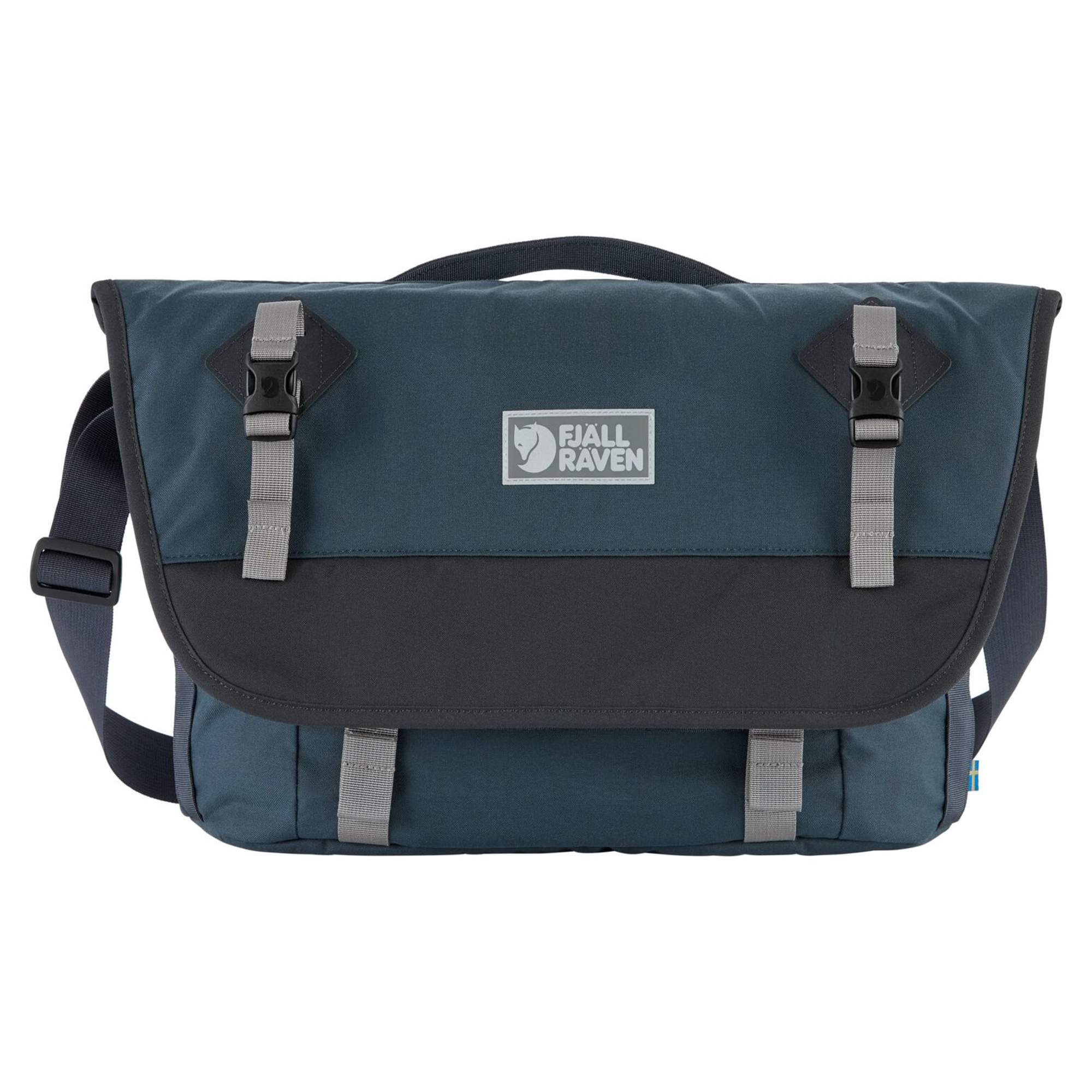 Messenger Bag im Klassiklook Bei der Vardag Shoulder Bag 12 trifft klassisches Design auf Funktionalität. Für deinen Laptop gibt es ein gepolstertes Extrafach und kleine Dinge können an praktischen Daisychains angebracht werden. Daneben ist natürlich auch noch Platz für eine Wasserflasche