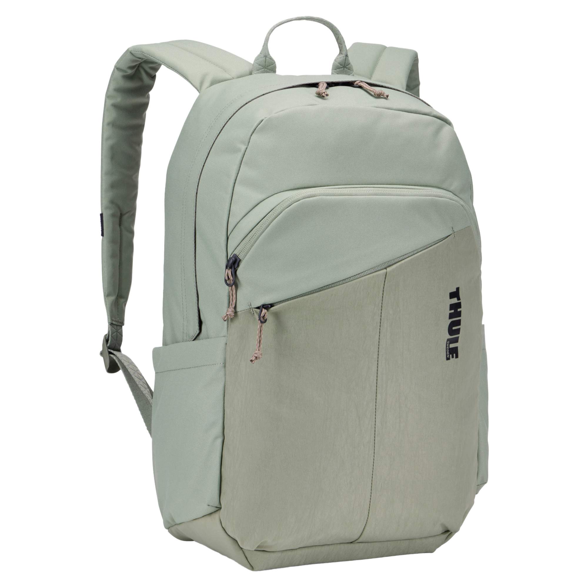 Vielseitiger Cityrucksack Dieser bluesign-zertifizierte Rucksack ist aus recyceltem Material gefertigt und eignet sich perfekt für den Einsatz im Klassenzimmer oder bei Wochenendveranstaltungen. Details Gepolstertes Fach für Laptop bis 16 Zoll oder MacBook Pro Material aus recyceltem 600D-Polyester und 400D-Nylon Großes Hauptfach für Bücher